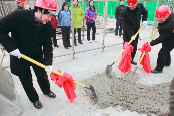 集团建设一公司承建长丰国际大旅馆举行盛大的封顶仪式-bevictor伟德官网
