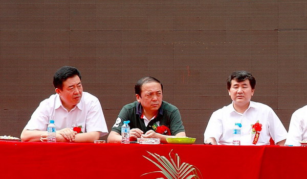 我公司承建的西安长丰园小区11号楼主体工程举行封顶仪式-bevictor伟德官网