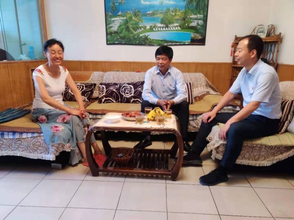 陕海投“七一”前夕走访慰问外洋党员眷属-bevictor伟德官网